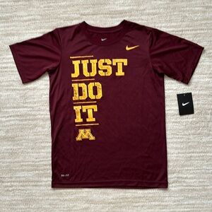 NWT Nike Minnesota Golden Gophers Dri-Fit T-Shirt “Just Do It” size medium